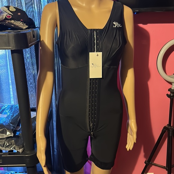 Lady V Shape Wear And Apparel For Men And Women - Picture 3 of 3